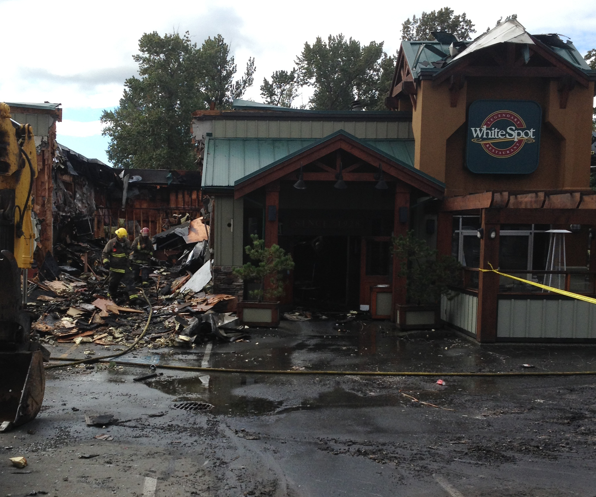 Local restaurants looking to help staff of burned down White Spot