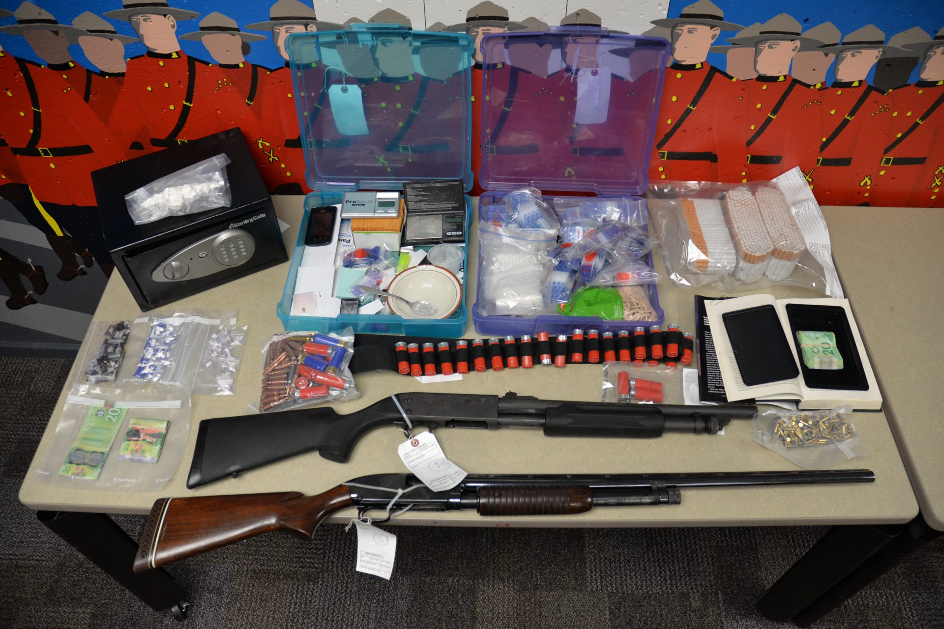 Man facing gun, drug related charges after police search home in Nanaimo’s Quilcheana Crescent