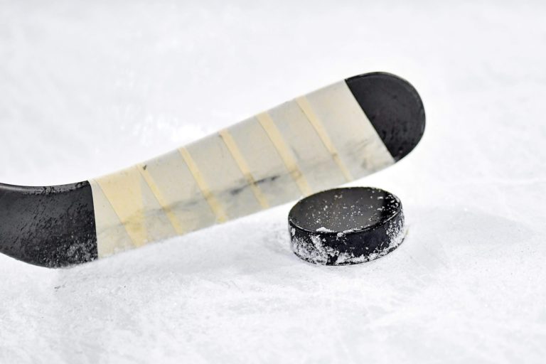 Vancouver Island Amateur Hockey Association cancels all games until next month