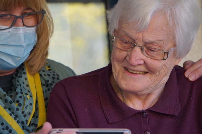 Digital vaccine passport rollout has seniors struggling, reports SFU