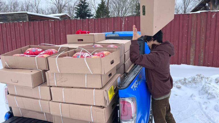 Annual Christmas Campaign Organizer Hopes to Distribute 2 Truckloads of Turkeys