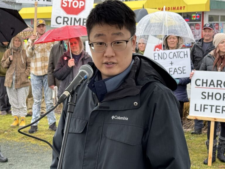 Duncan businesses, residents rally behind shopkeeper beaten by thieves  